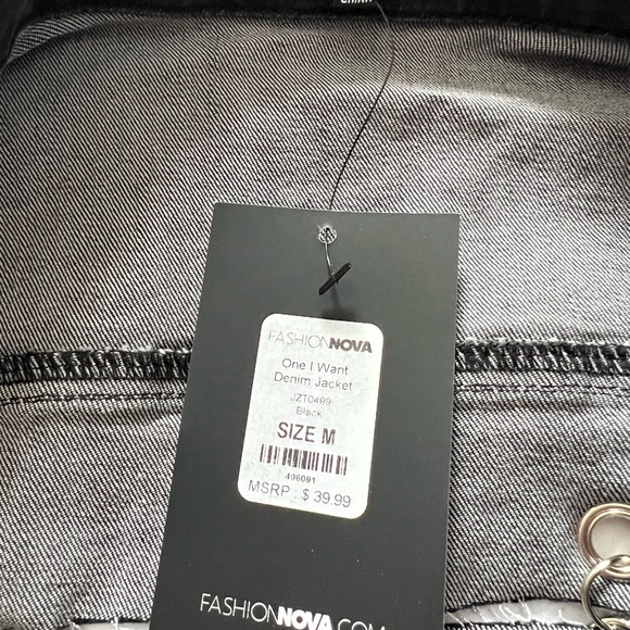 Grey jean jacket from fashionnova. Never worn - Picture 4 of 4